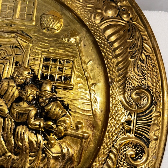 Vintage Brass Metal Wall Hanging Tavern Platter - Made in England - Picture 5 of 6